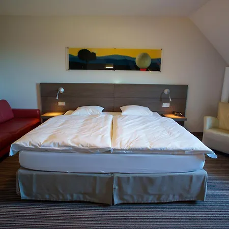 Отель L'hotel Et Restaurant Du Golf De Clervaux 4*