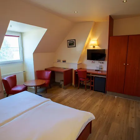 Отель L'hotel Et Restaurant Du Golf De Clervaux Eselborn