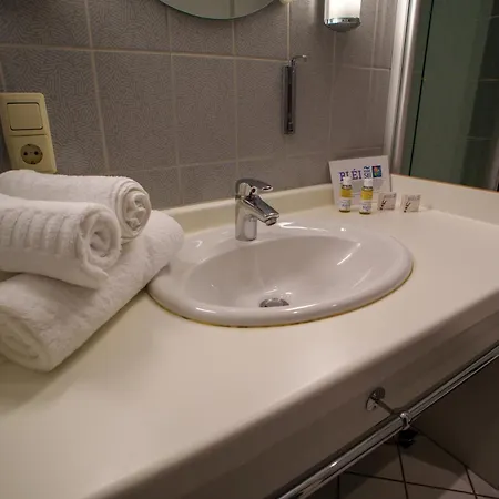 Отель L'hotel Et Restaurant Du Golf De Clervaux Eselborn