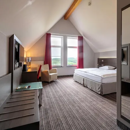 Отель L'hotel Et Restaurant Du Golf De Clervaux Eselborn